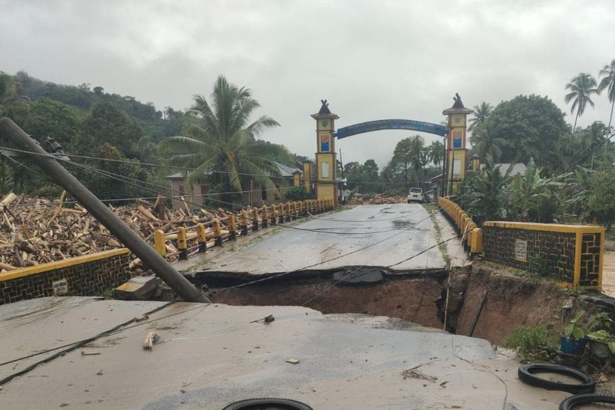 Banjir dan Longsor Lumpuhkan Akses Jalan Menuju Medan