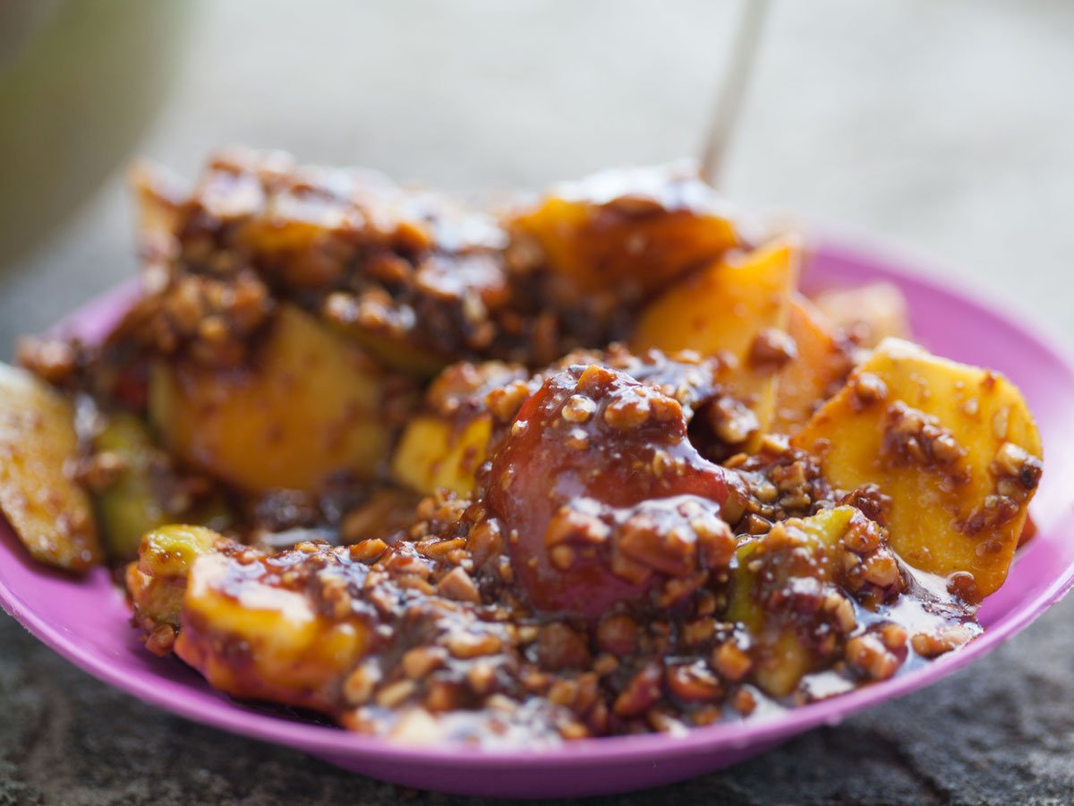 Rahasia Rujak Natsepa: Sentuhan Pala yang Bikin Rasa Makin Gurih dan Unik