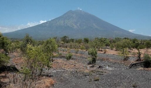 Banjir Bandang Terjadi Akibat Air Terjun Lereng Gunung Agung
