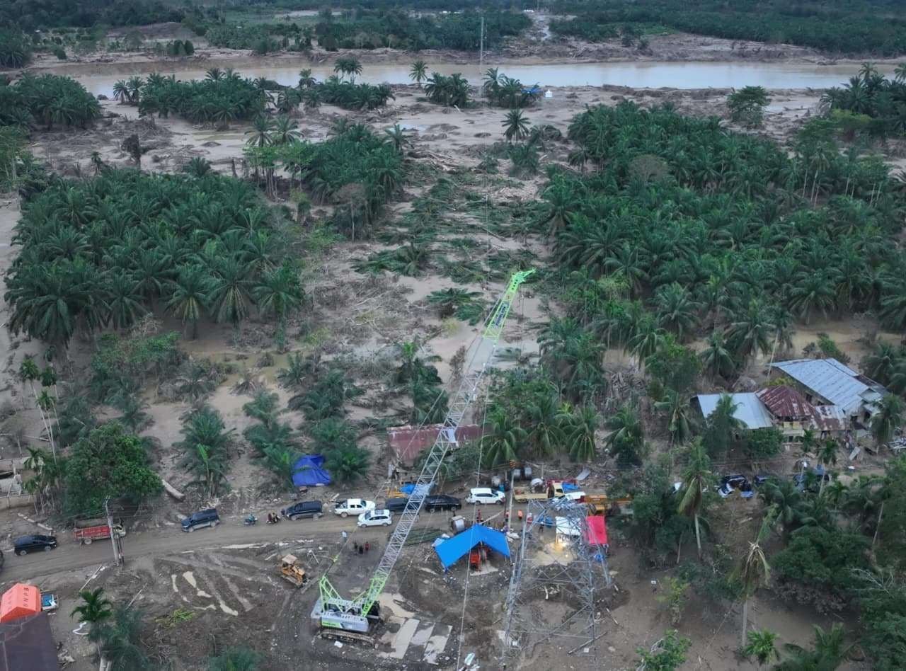 PLN Sulap Crane Jadi Tower Listrik Darurat di Aceh, Solusi Cepat Pemulihan Jaringan