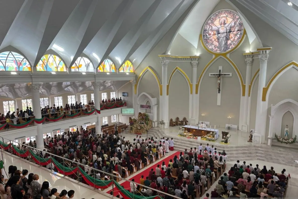 Momen Natal di Kendari: Bagi Sembako Jadi Simbol Penguat Persaudaraan Antarumat Beragama