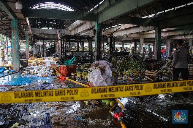 Kebakaran Pasar Induk Kramat Jati Jakarta Timur – 19 Unit Damkar Dikerahkan