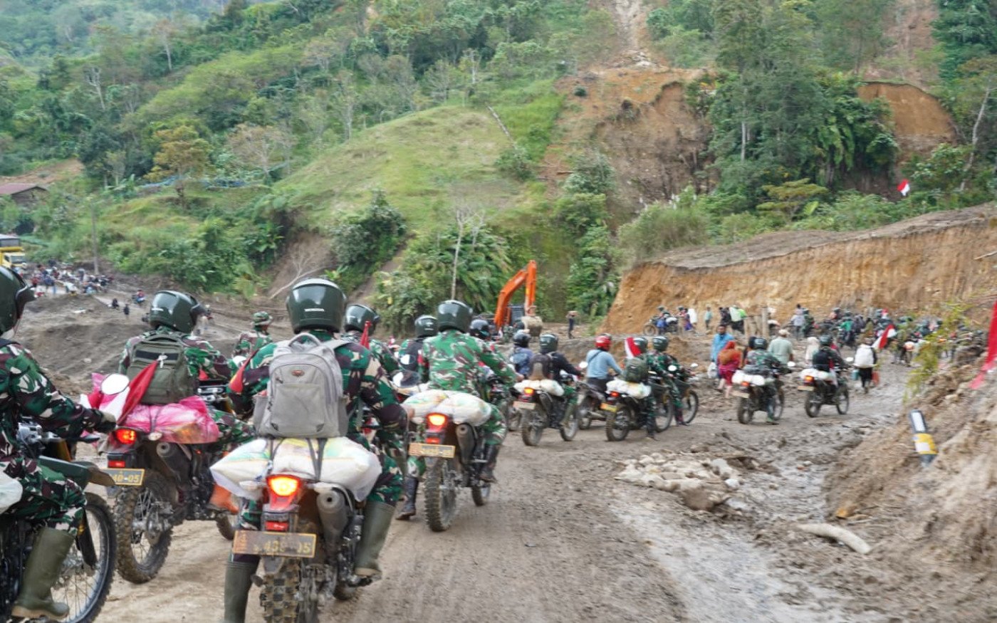 Babinsa Salurkan 10 Ton Beras ke Wilayah Pedalaman