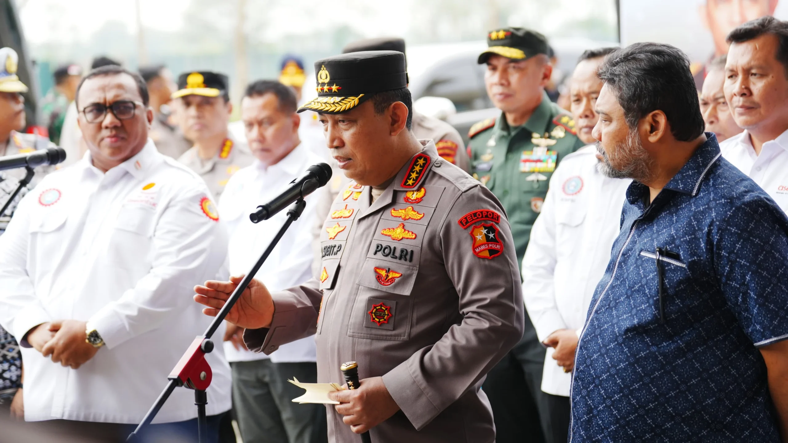 Kayu Gelondongan Jadi Sorotan Kapolri dalam Bencana Banjir Sumatra