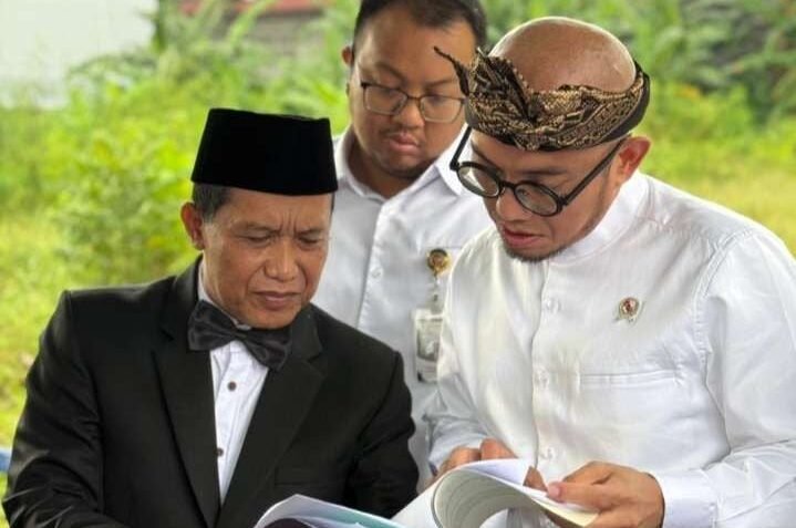 Kemenhaj Terima Hibah Tanah untuk Pembangunan Asrama Haji di Bali