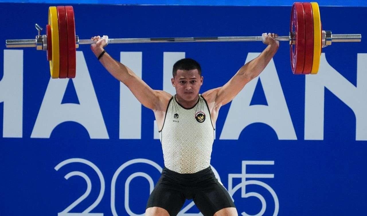 Rizki Juniansyah Raih Emas SEA Games dan Pecahkan Rekor Dunia Angkat Besi