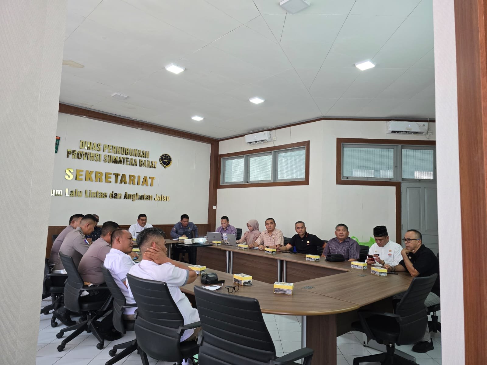 Jasa Raharja Sumatera Barat Hadiri Rapat FLLAJ Sumbar Bahas Evaluasi Pembatasan Angkutan Barang di Jalur Sitinjau Lauik