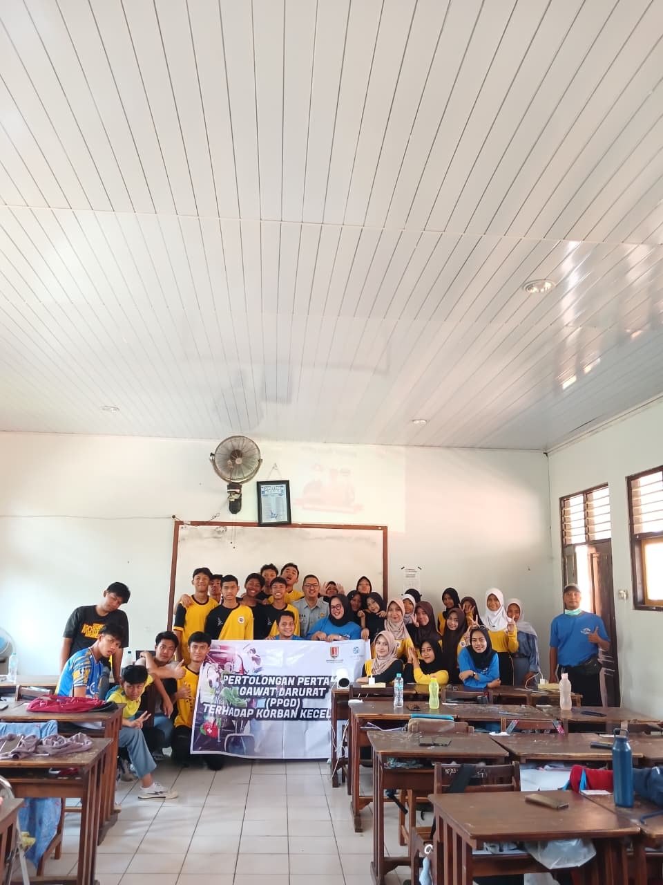 Jasa Raharja Semarang dan Dinkes Semarang Bekali Gawat Darurat Dan PPKL di SMK N 3 Semarang