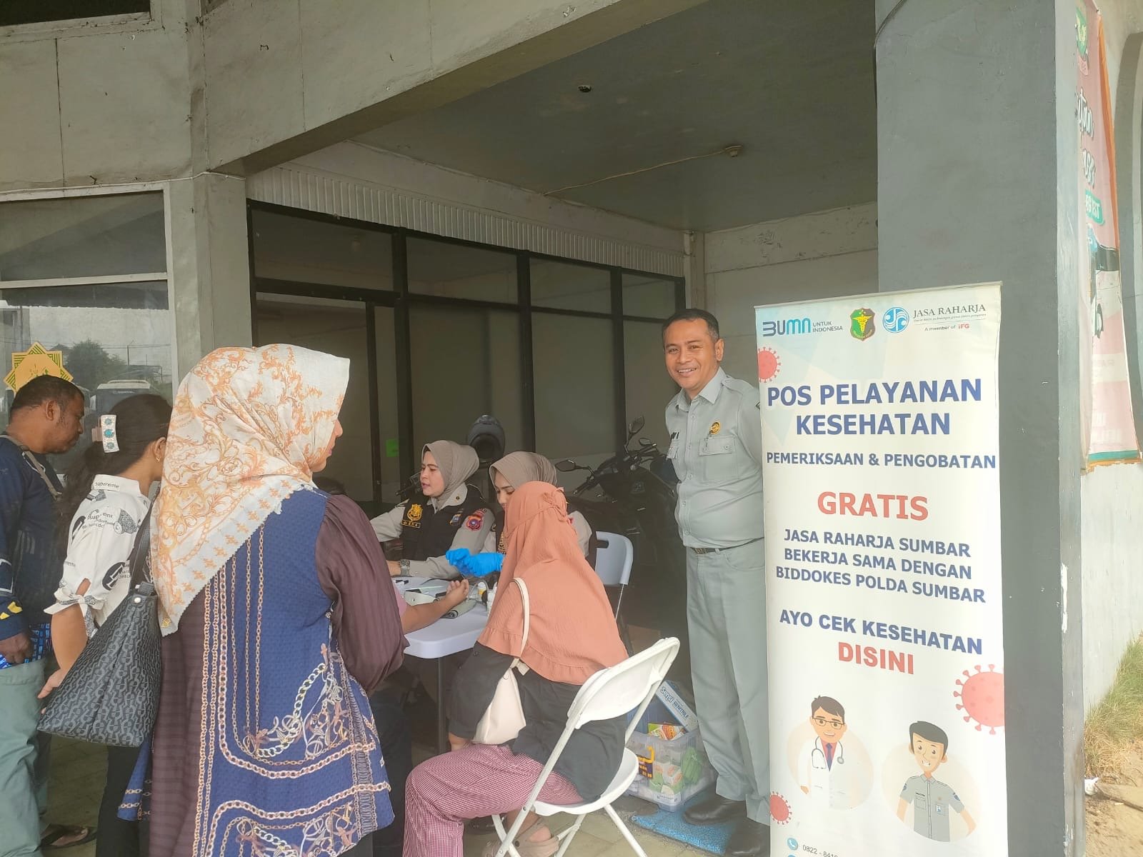 Keselamatan Dimulai dari Kesehatan, Jasa Raharja Hadirkan Layanan Medis dan Edukasi PPGD di PO NPM Padang