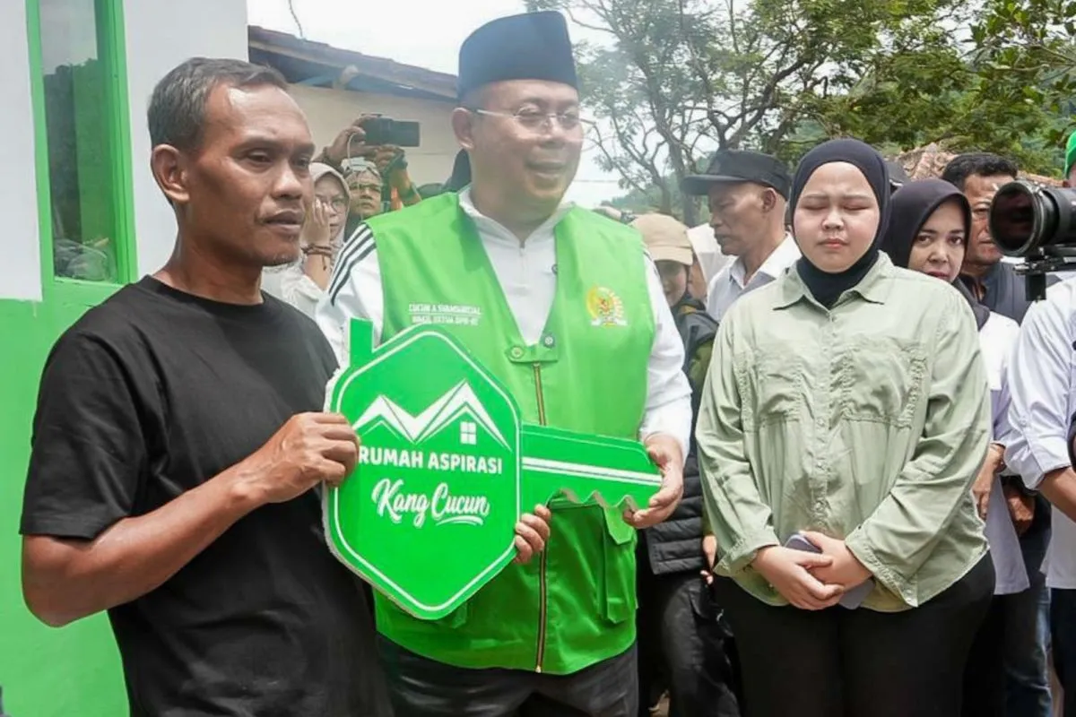 Resmikan 8 Rumah Relokasi di Bandung, Wakil Ketua DPR Berharap Warga Lebih Aman