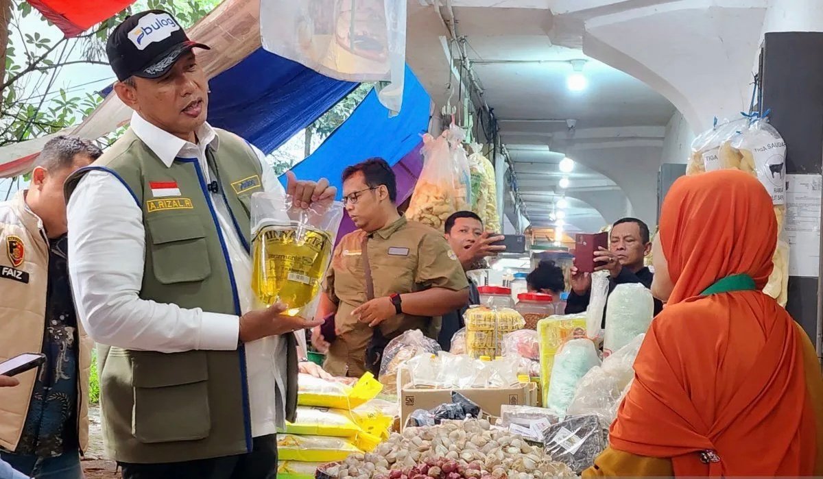 Dirut Bulog Cek Pasar di Kota Semarang, Pastikan Stok Pangan Aman dan Harga Stabil