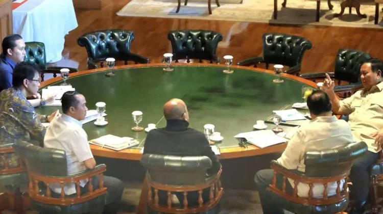 Presiden Prabowo Kumpulkan Menteri di Hambalang