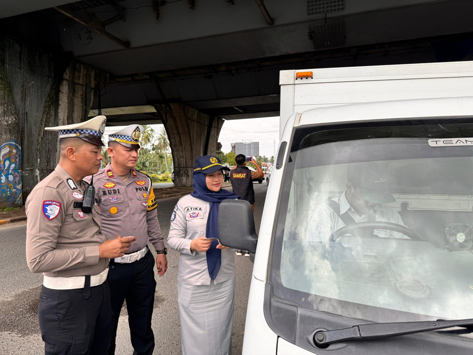 Operasi Keselamatan Singgalang Digelar di Flyover BIM, Jasa Raharja Sumbar Hadirkan Edukasi Pajak dan Keselamatan Berkendara