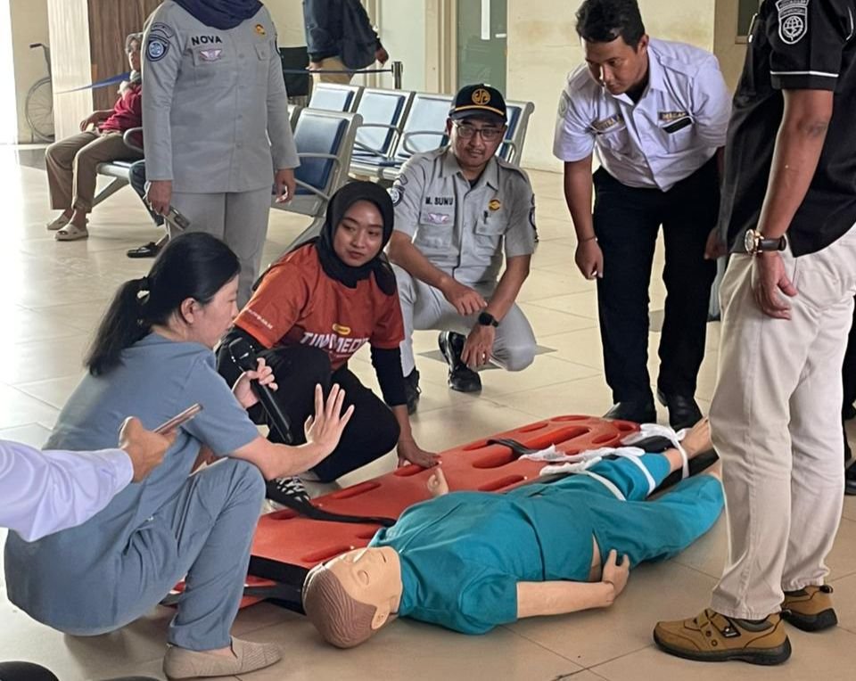 Jasa Raharja Purwokerto Gelar Pelatihan PPGD dan Pengobatan Gratis di Terminal Bulupitu