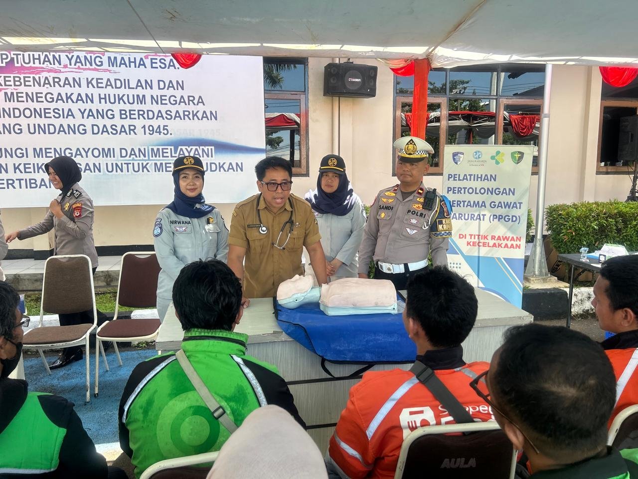 Tingkatkan Kesiapsiagaan di Jalan, Jasa Raharja Sukabumi dengan Polres Sukabumi Gelar Pengobatan Gratis dan Sosialisasi PPGD