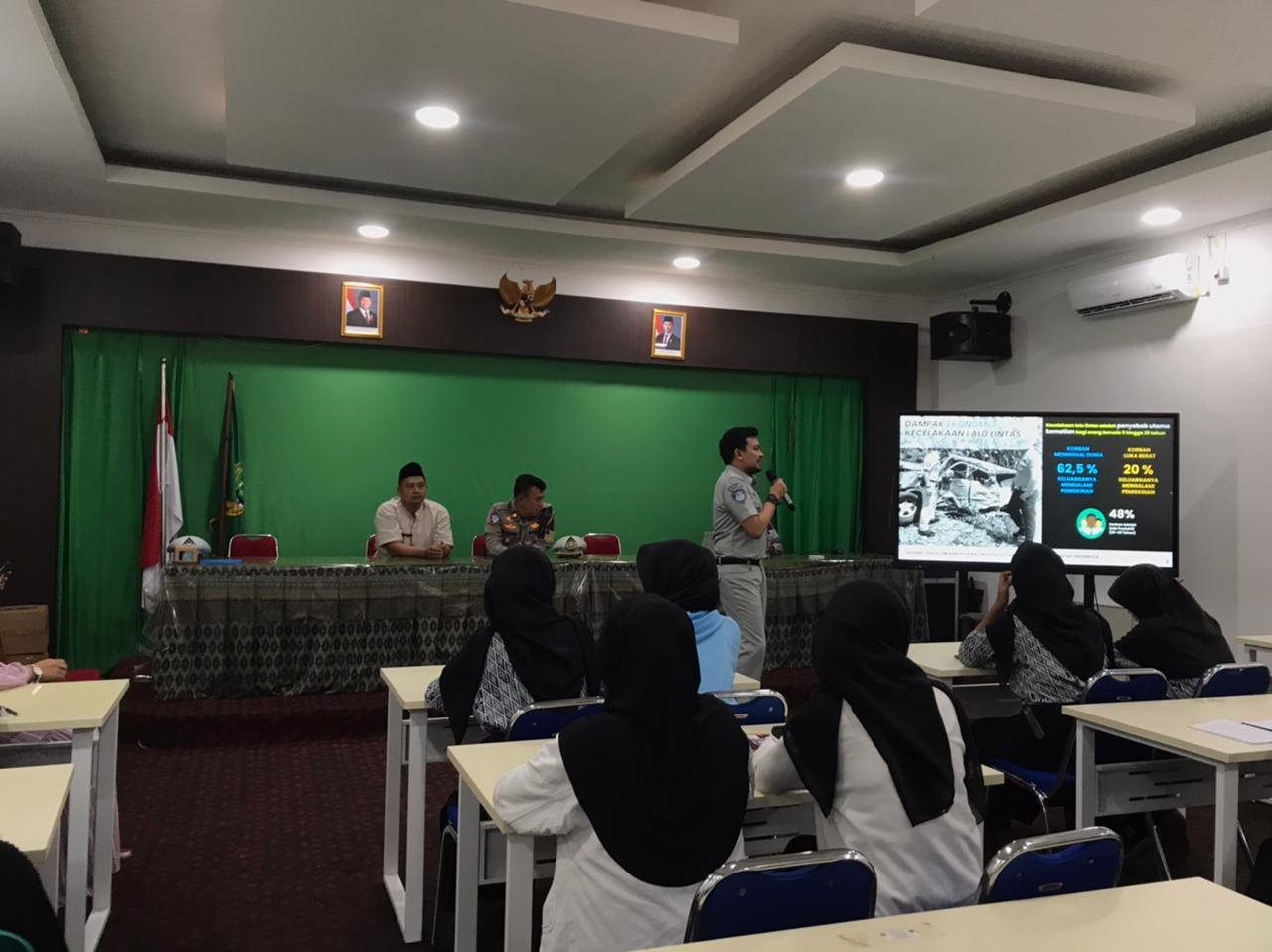Jasa Raharja Sukabumi dan Satlantas Polres Sukabumi Kota Gelar Program PPKL di SMKN 2 Kota Sukabumi Jasa Raharja Sukabumi dan Satlantas Polres Sukabumi Kota Gelar Program PPKL di SMKN 2 Kota Sukabumi