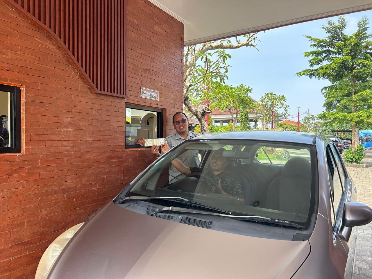 Jasa Raharja Bangli Lakukan Pemantauan dan Sosialisasi Pembukaan Samsat Drive Thru di MPP Bangli