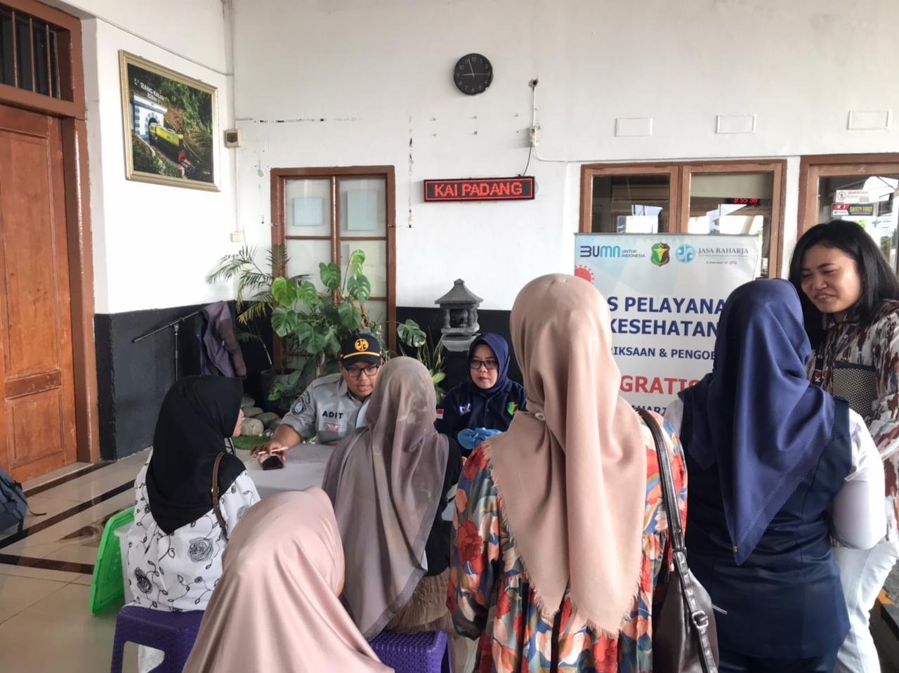 Jasa Raharja Sumatera Barat Hadirkan Pelayanan Kesehatan Gratis di Stasiun KAI Padang, Perkuat Upaya Preventif Keselamatan Transportasi