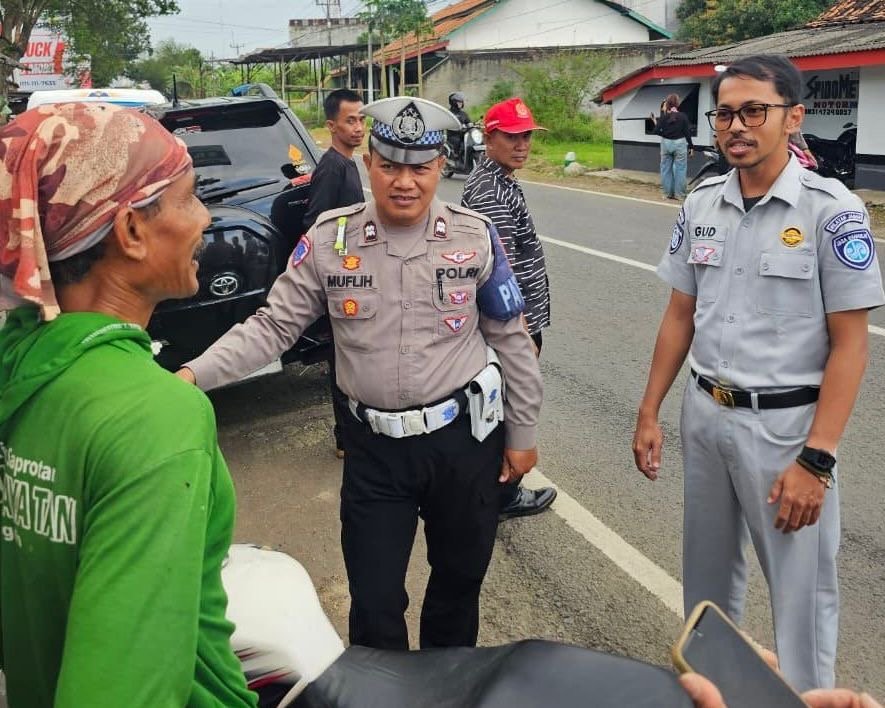 Samsat Induk Haurgeulis Masifkan Edukasi Kepatuhan Pajak dan Keselamatan Berkendara Melalui Operasi KTMDU