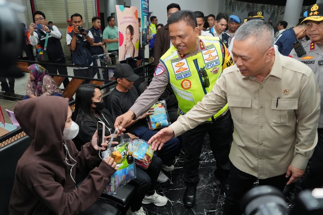 Pantau Pelabuhan Merak dan Ciwandan, Kakorlantas Pastikan Arus Mudik Jalur Penyeberangan Terkendali