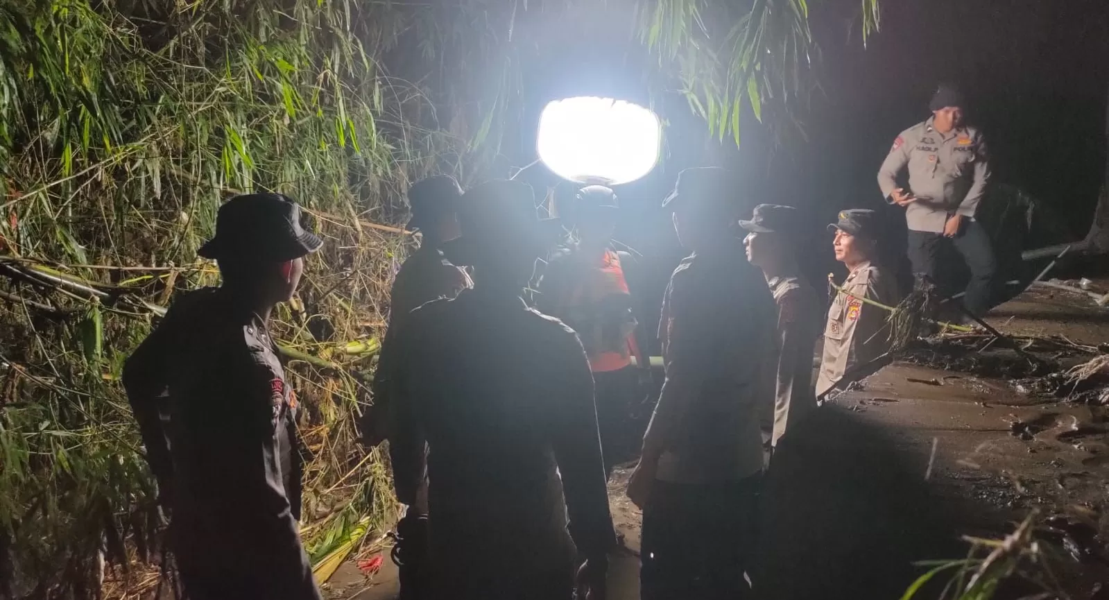 BPBD Konfirmasi 8 Warga Hanyut Akibat Banjir Bandang di Desa Banjar