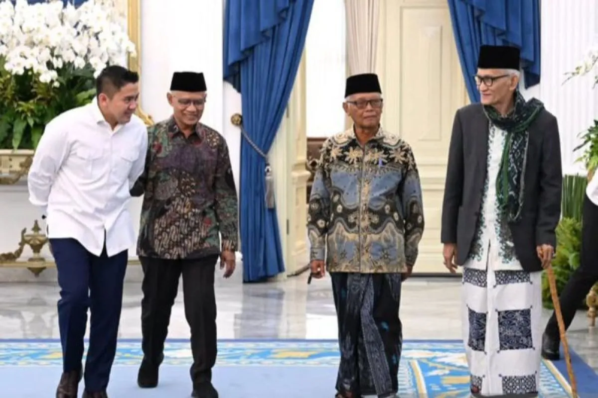 Pengamat: Seskab Teddy Jalankan Peran Vital sebagai Mediator Kebijakan Presiden