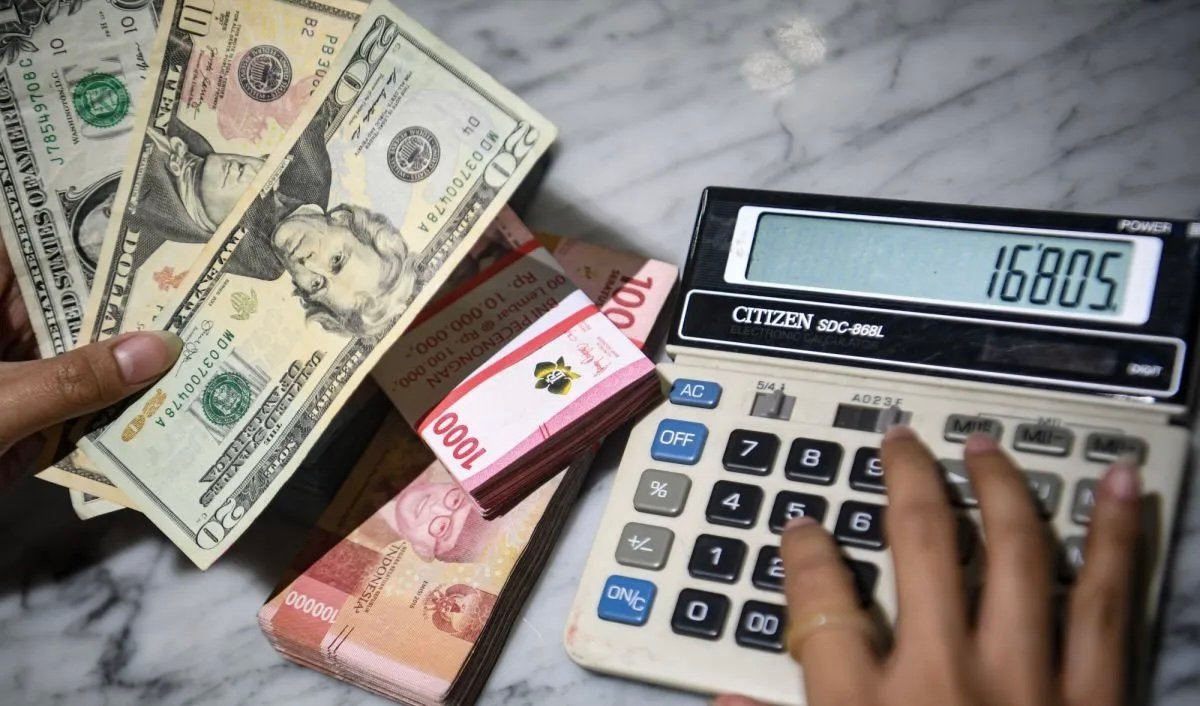 Kurs Rupiah Rabu Pagi Menguat ke Rp16.851 Saat Harga Minyak Dunia Melandai
