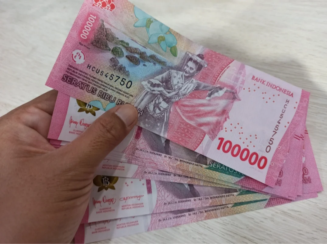 Rupiah Menguat ke Rp16.987, Tinggalkan Level Rp17.000 per Dolar AS