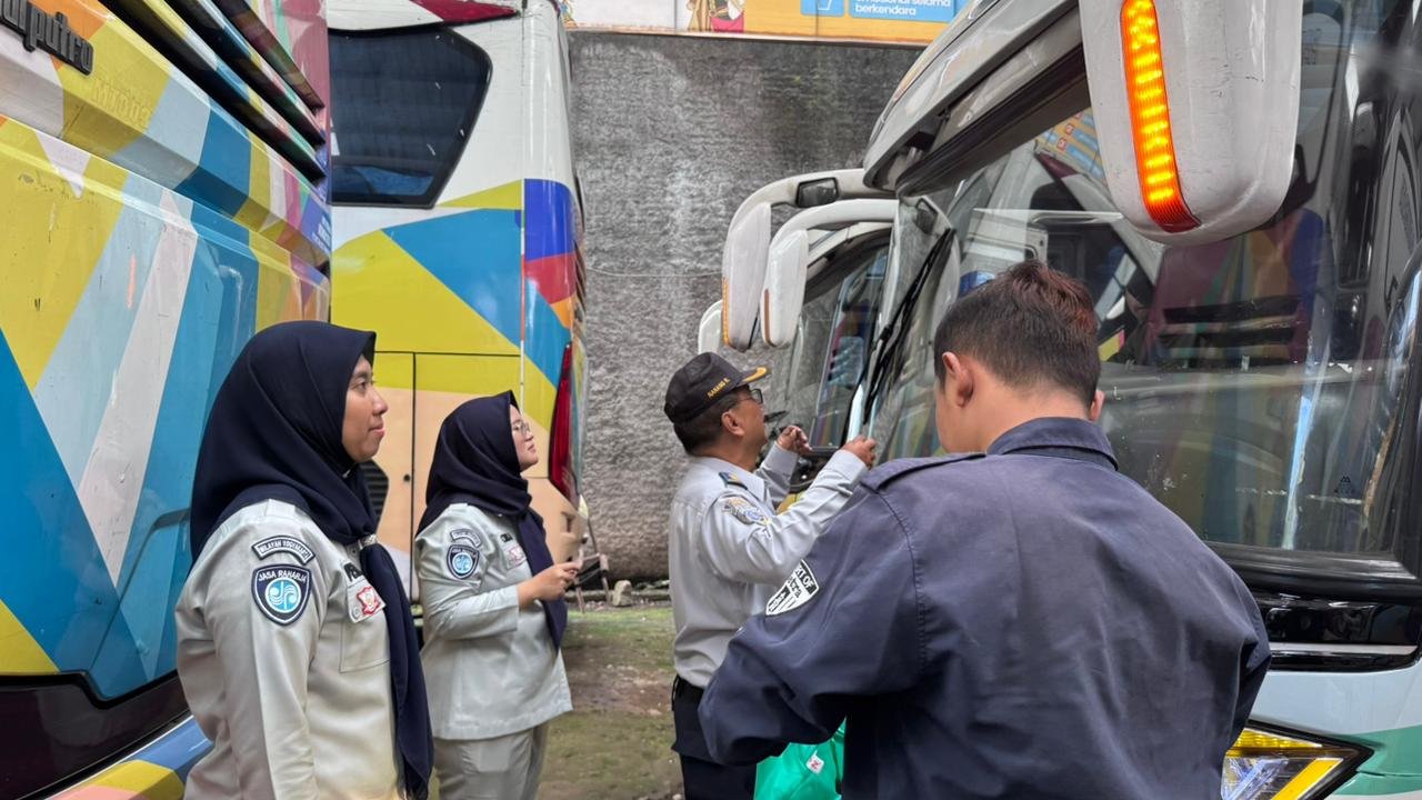Rampcheck Bus Pariwisata Sriwijaya Transport dan Mata Trans Jelang Angkutan Lebaran 2026
