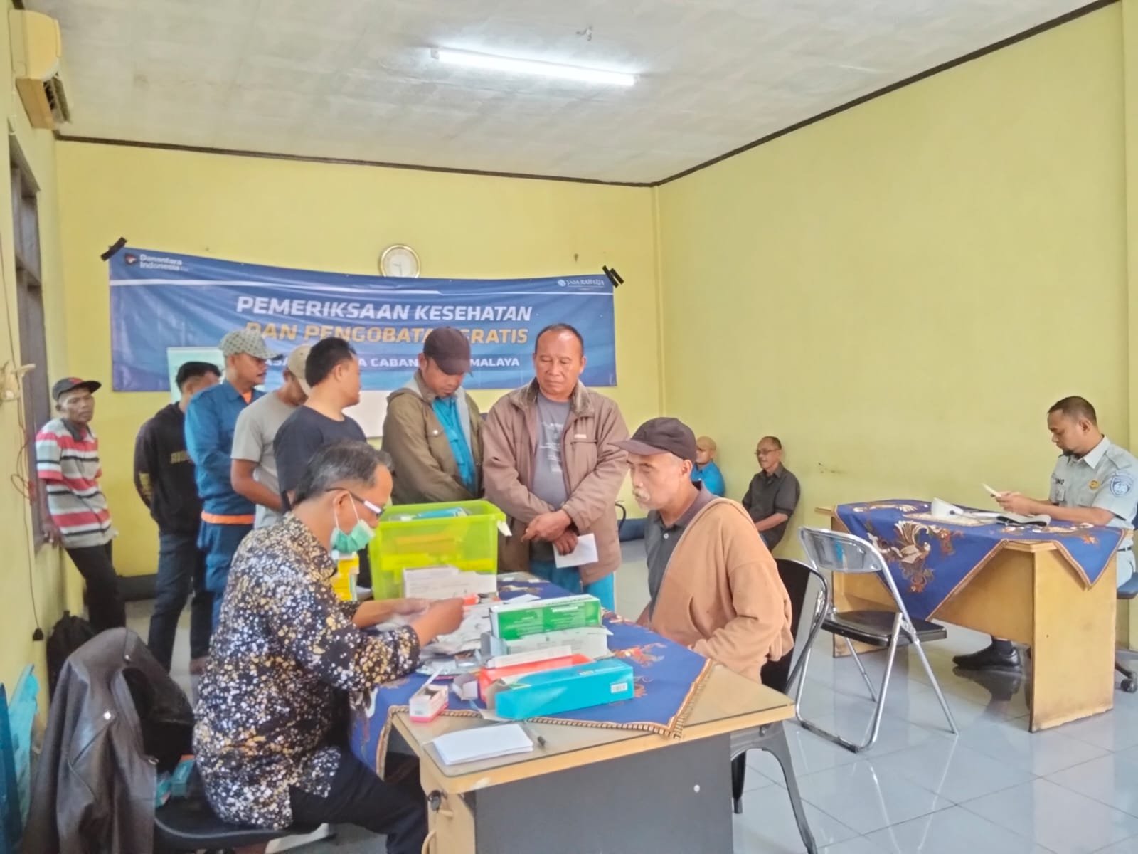 Jasa Raharja Cabang Tasikmalaya Gelar Pemeriksaan Kesehatan dan Pengobatan Gratis bagi Awak Kendaraan di PO Doa Ibu Tasikmalaya
