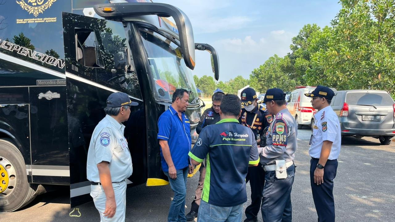 Sinergi Jasa Raharja Purwakarta, Unit Kamsel, dan Dishub Gelar Ramp Check serta Layanan Kesehatan di Tol Cipali KM 81