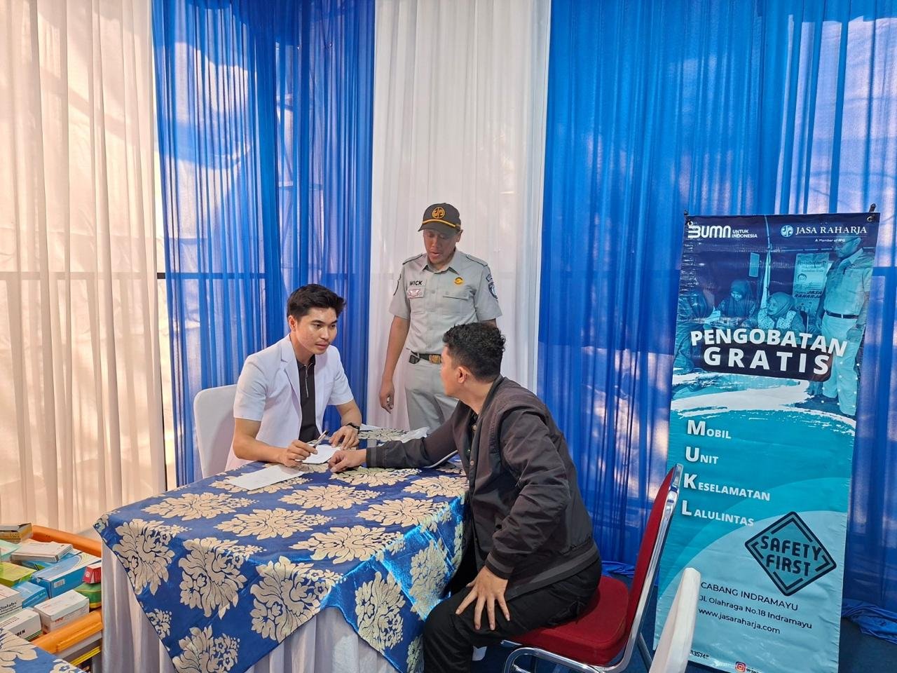Jasa Raharja Indramayu Gelar Pengobatan Gratis bagi Pemudik di Posyanter UPPKB Losarang
