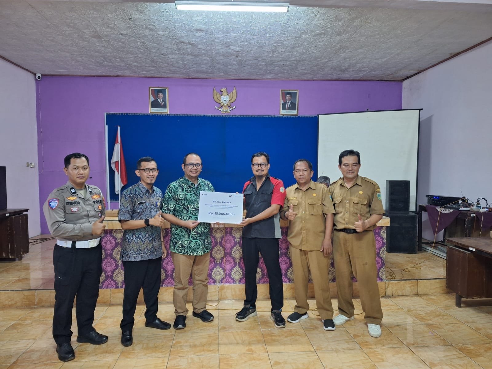 Jasa Raharja Magelang Serahkan Bantuan Pengelolaan Sampah kepada Desa Selokerto Dukung Lingkungan Bersih dan Sehat