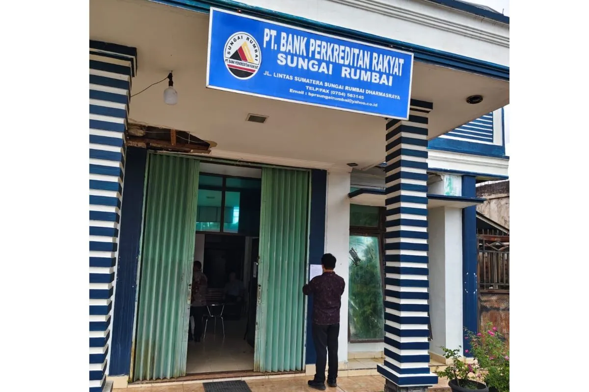 OJK Cabut Izin Usaha BPR Sungai Rumbai, Ini Penyebabnya