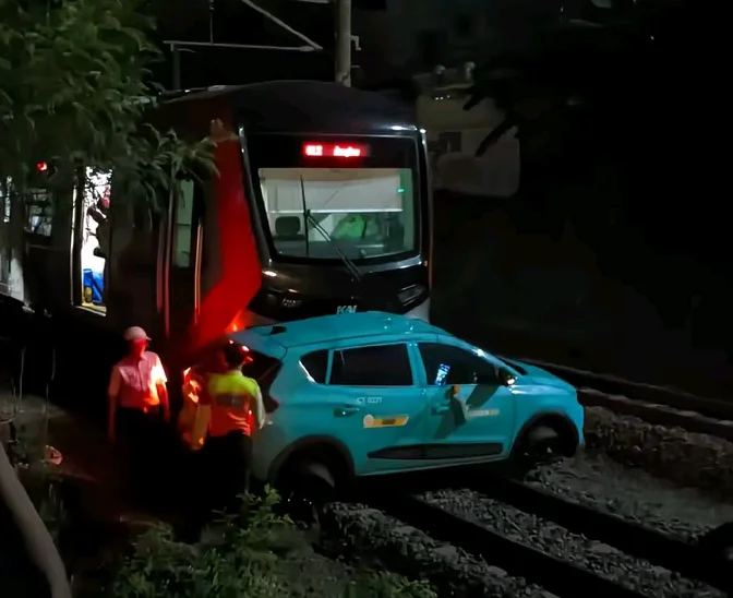 Manajemen Taksi Green SM Angkat Bicara Soal Dugaan Gangguan Teknis di Perlintasan Bekasi