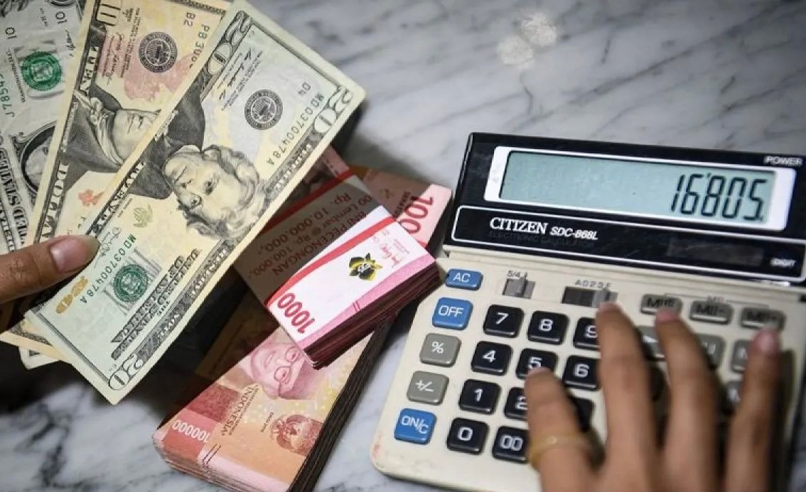 Rupiah Dekati Level Psikologis Rp17.000 per Dolar AS, Tekanan Eksternal Jadi Pemicu