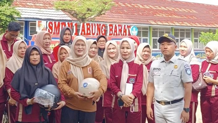 Sosialisasi PPKL di SMPN 1 Abung Barat, Tingkatkan Kesadaran Tertib Lalu Lintas Sejak Dini