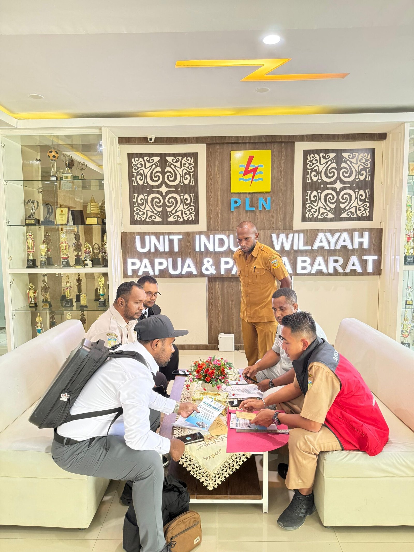 PT Jasa Raharja Kantor Wilayah Papua Bersama Bapenda Provinsi Papua Lakukan SIGAP Instansi, Tertibkan Tunggakan PKB dan SWDKLLJ Milik Perusahaan di Kota Jayapura