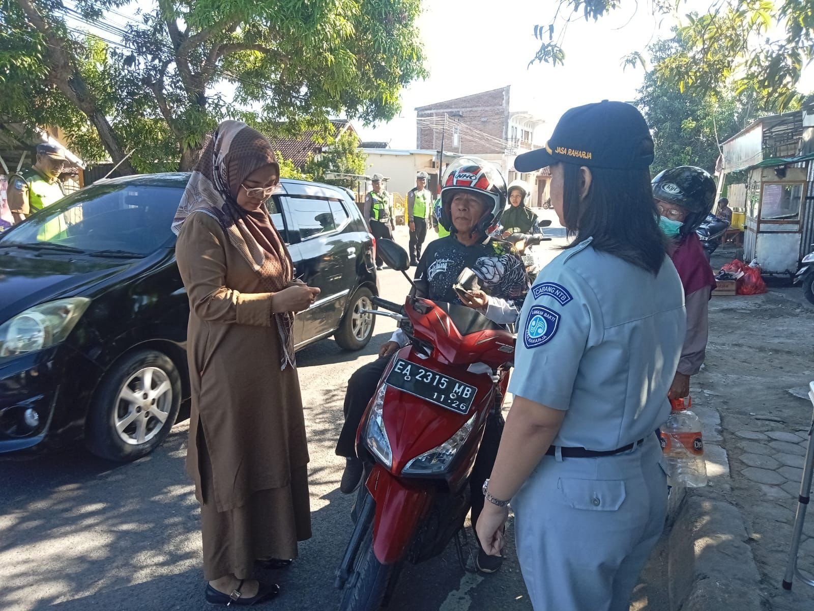 Jasa Raharja Cabang Bima Bersama Tim Samsat Dompu Gelar Operasi Gabungan Tingkatkan Kepatuhan Wajib Pajak