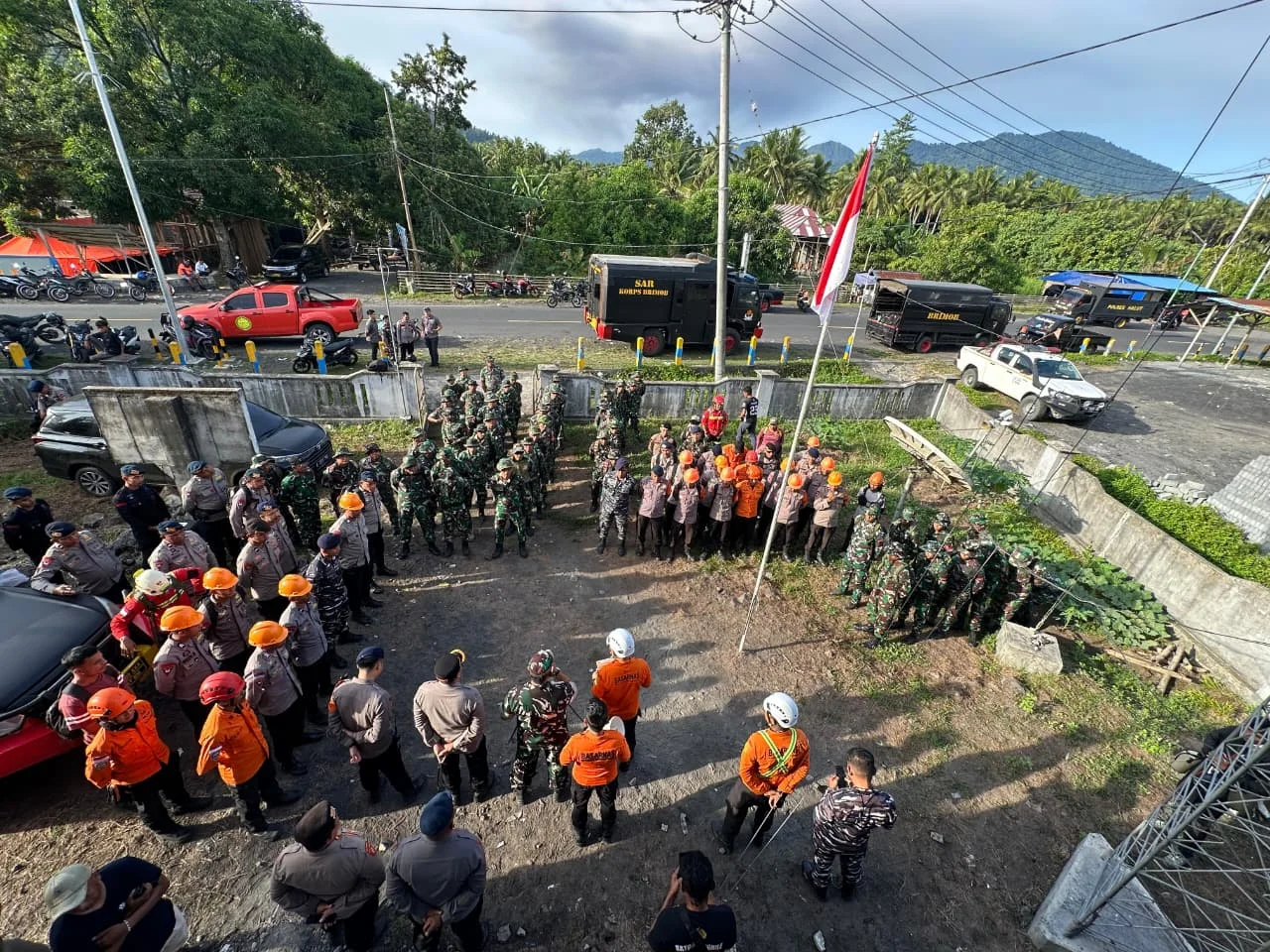Tim SAR Gabungan Cari 3 Pendaki Hilang di Tengah Erupsi Gunung Dukono