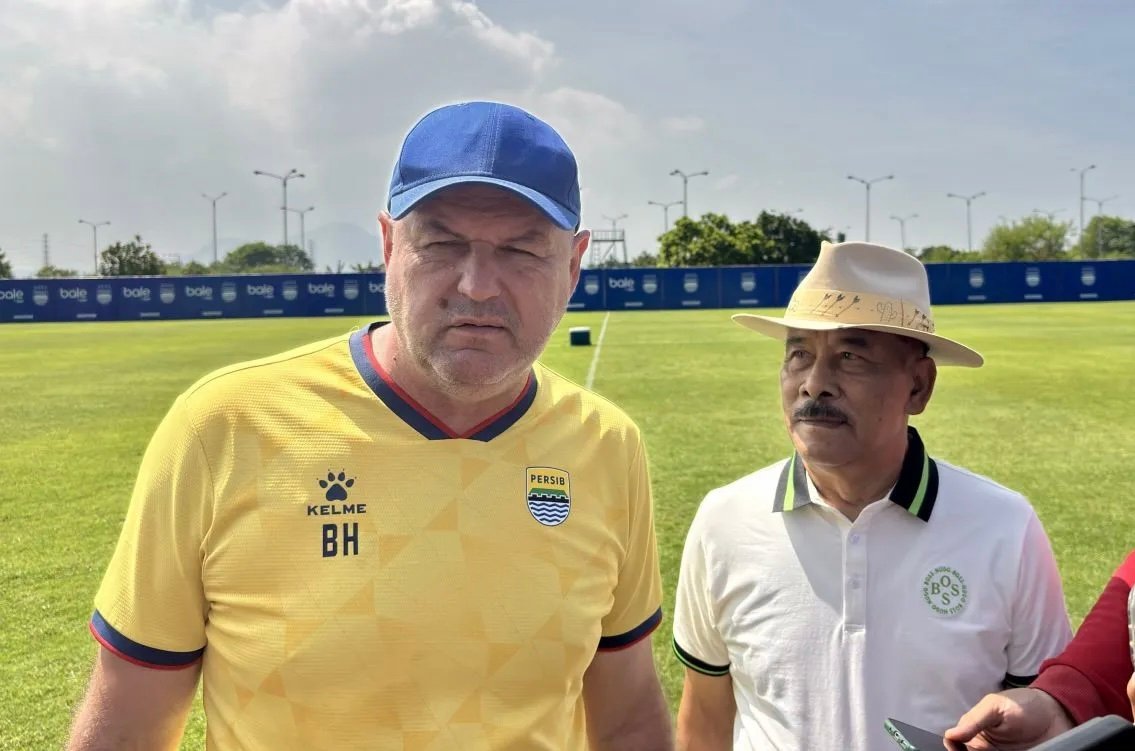 Bojan Hodak Tegaskan Persib Siap Tempur Hadapi PSM Makassar Meski Pincang