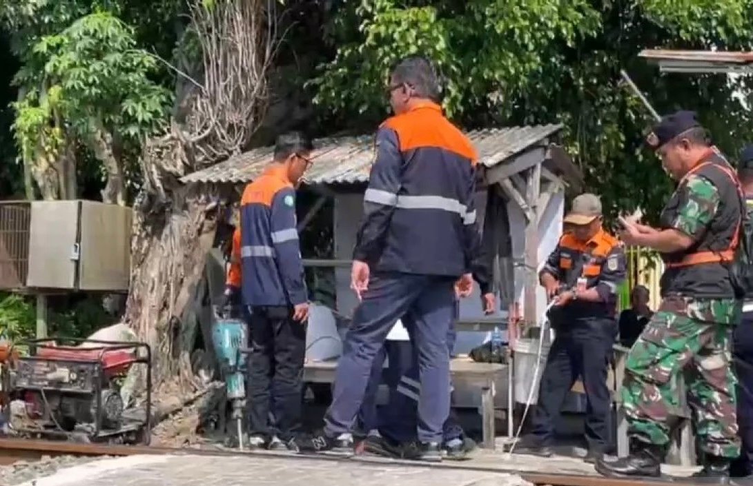 Demi Keselamatan Perjalanan, KAI Jakarta Tutup Perlintasan Liar Jalur Tebet-Cawang