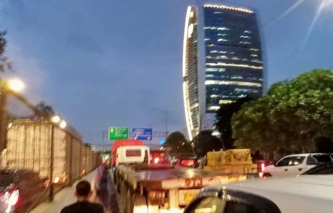 Akses Pelabuhan Tanjung Priok Lumpuh Total Senin Sore, Ini Penyebabnya