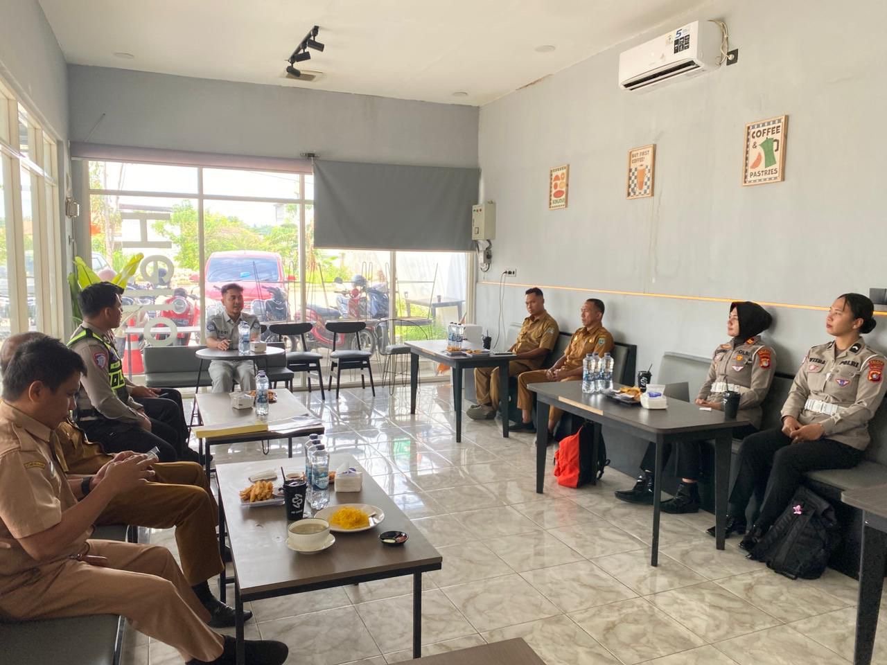 Dalam rangka Memperkuat Sinergi dan Meningkatkan Keselamatan Berlalu Lintas : Jasa Raharja Mamuju Utara Melaksanakan Giat Forum Komunikasi Lalu Lintas (FKLL) Bersama Stekholder Terkait