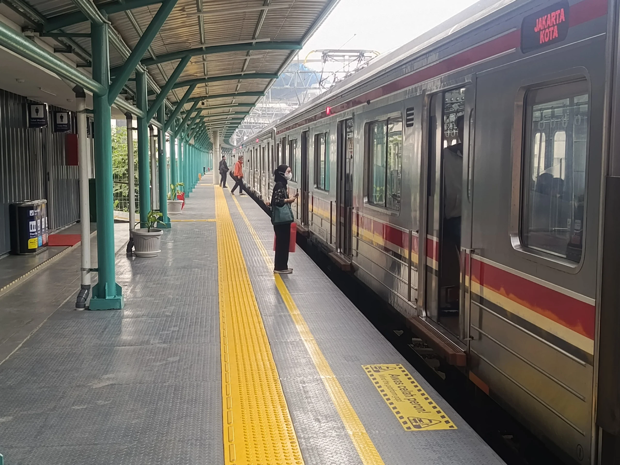 Seminggu Beroperasi, Penumpang Commuter Line Stasiun JIS Melonjak 300 Persen