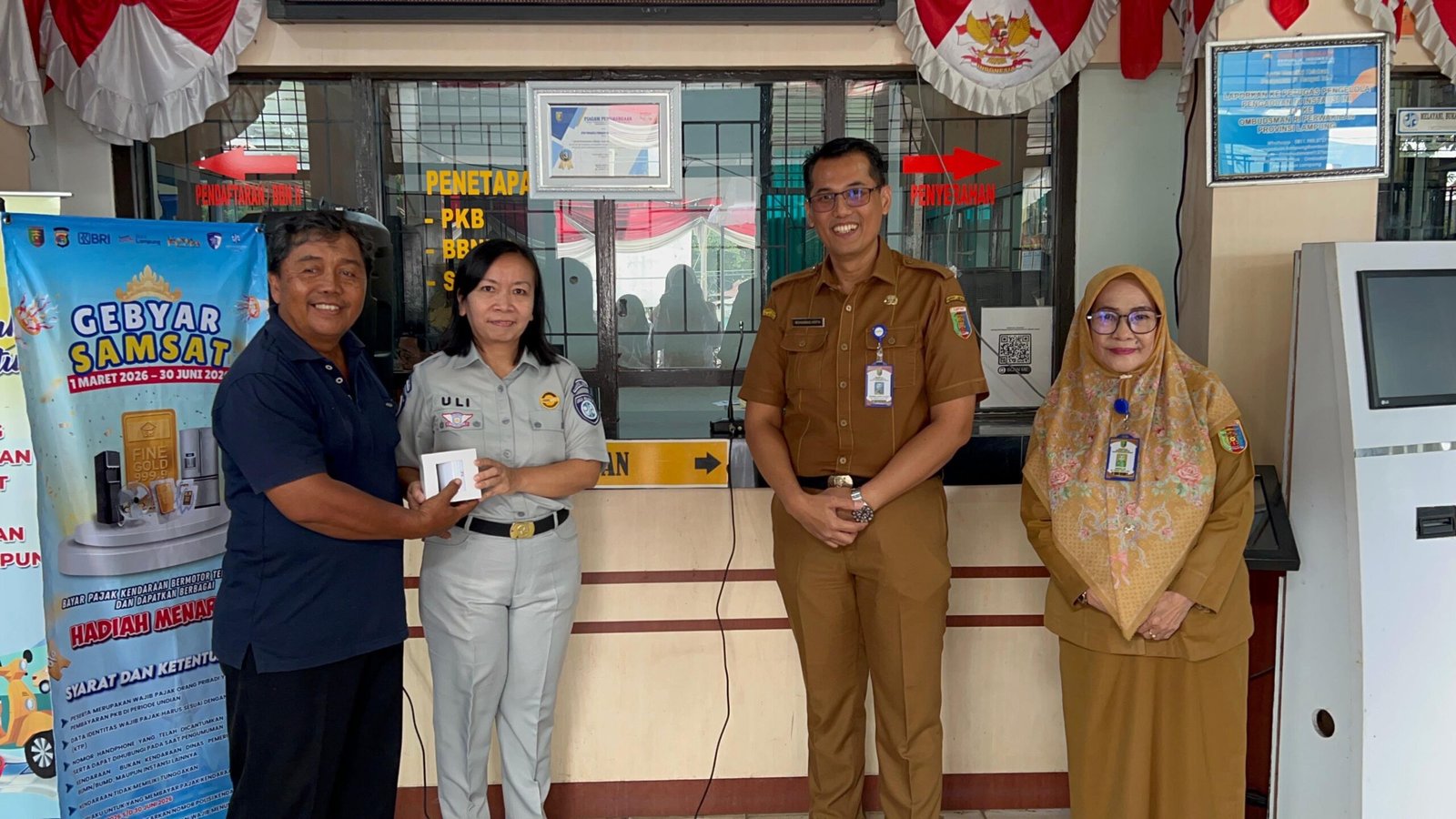 Sosialisasikan Keringanan Pajak, Tim Samsat Kotabumi Beri Apresiasi kepada Wajib Pajak Taat