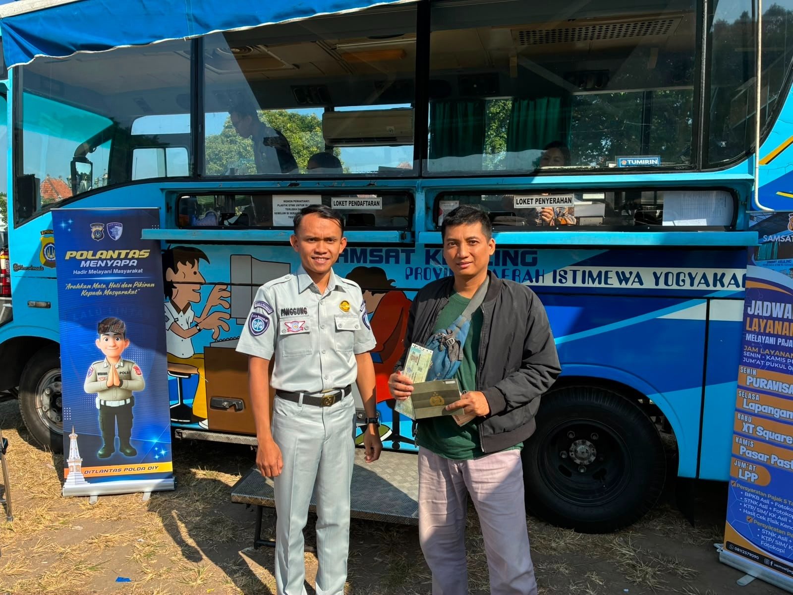 Samsat Keliling Hadir di Pasar Rakyat UMKM, Permudah Warga Bayar PKB dan SWDKLLJ