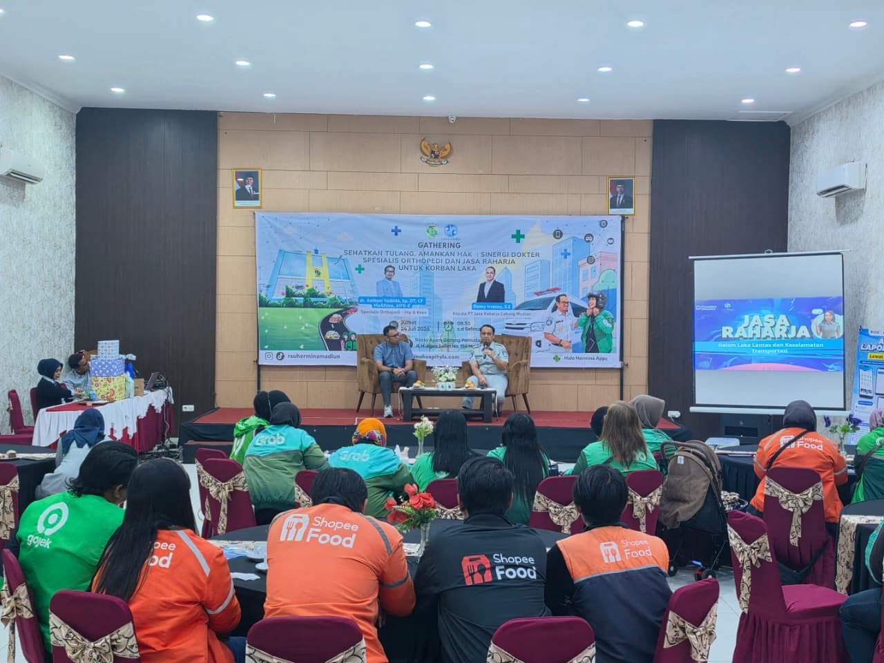 Kolaborasi Keselamatan Transportasi, Jasa Raharja dan RS Hermina Madiun Gelar Sosialisasi kepada Pengemudi Ojek Online se-Madiun