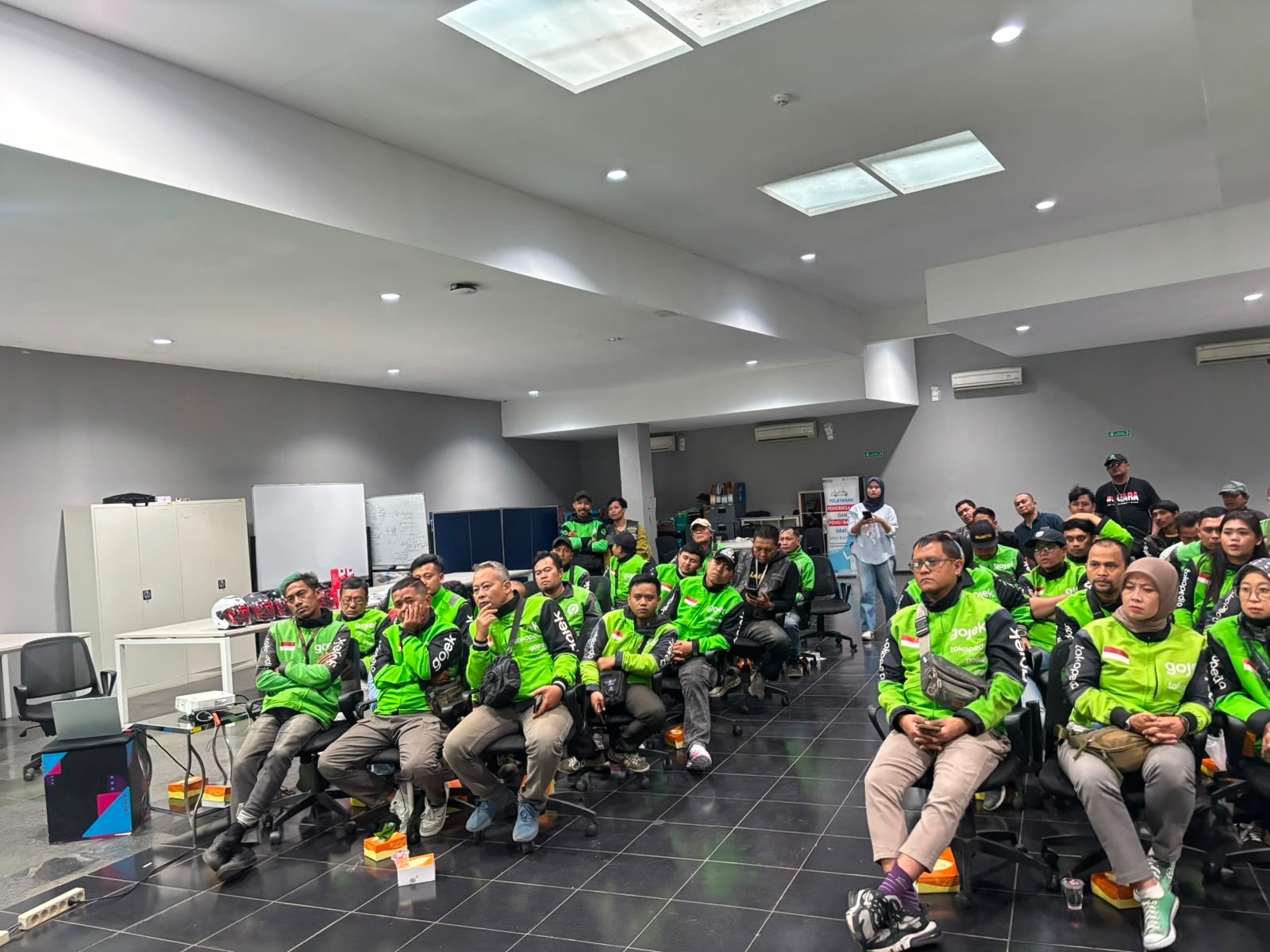 Siap Tanggap, Siap Berkendara, Jadilah Pahlawan Keselamatan, PT Jasa Raharja (Persero) Kanwil Utama Jawa Barat dan Gojek Indonesia Edukasi Mitra Driver di Bandung