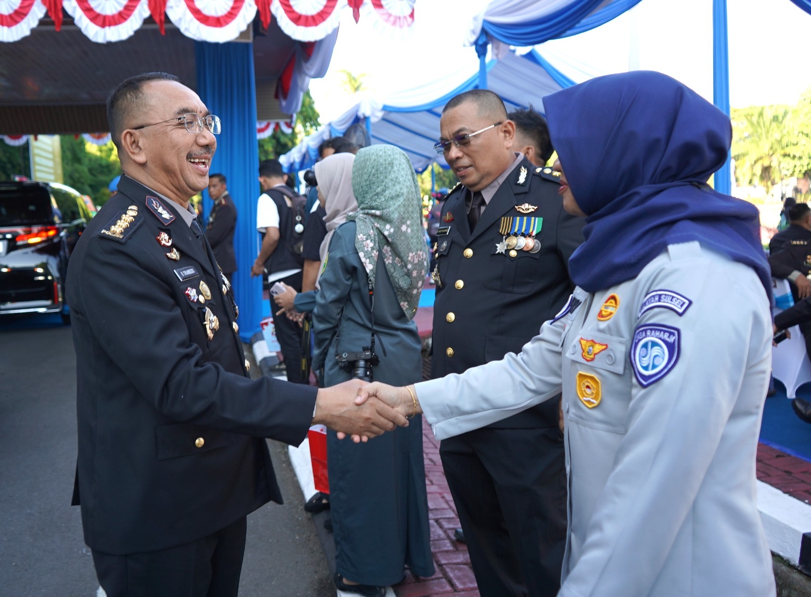 Kepala PT Jasa Raharja Wilayah Sulawesi Selatan Menghadiri Upacara Peringatan Hari Bhayangkara ke-80 di Mapolda